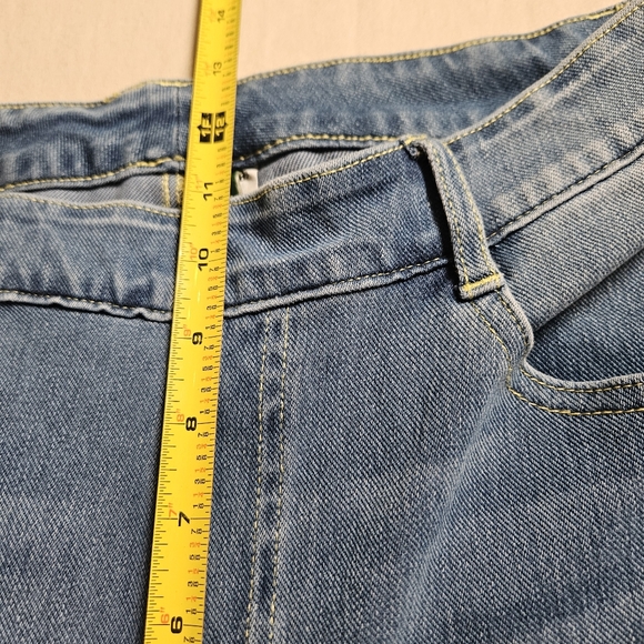 Halara Women's Pull On Straight Leg Stretch Blue Jeans Medium High Rise Soft - Picture 5 of 10